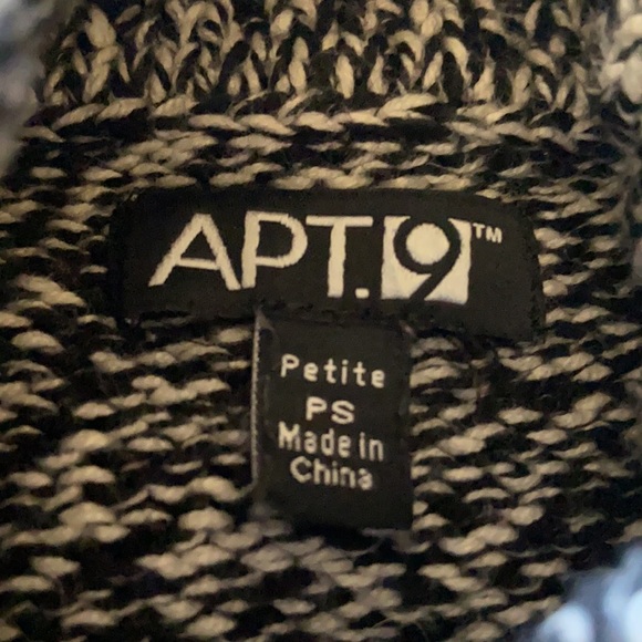 Black and white knit turtleneck sweater - Picture 4 of 4